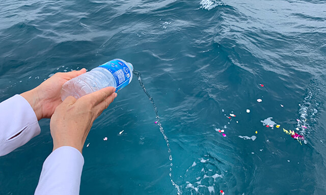 沖縄県での散骨の献水