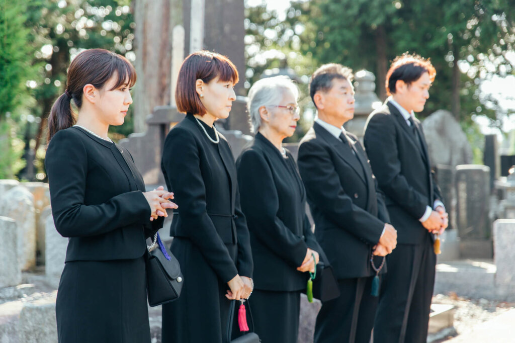 納骨式に参列する際の服装